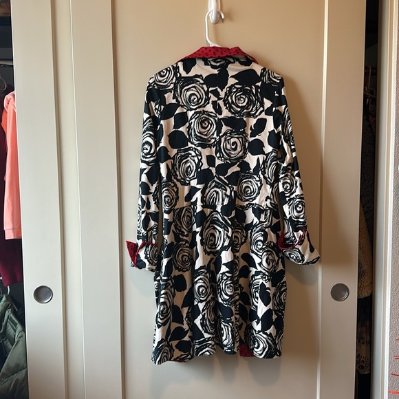 NWT Chic Floral/red polka dot retro style jacket
A true piece of art - Picture 3 of 4